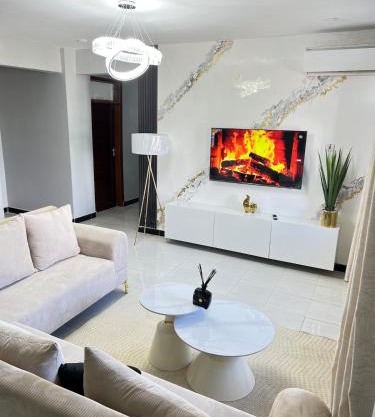Chic 2BR Masaki Hide away, With POOL & GYM