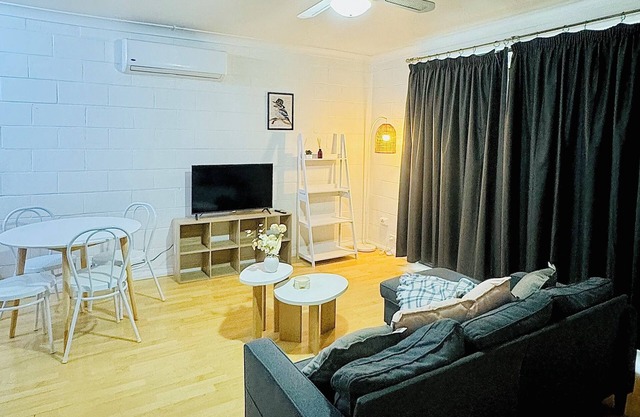 Chic 2BR South Side Getaway Near Albury CBD