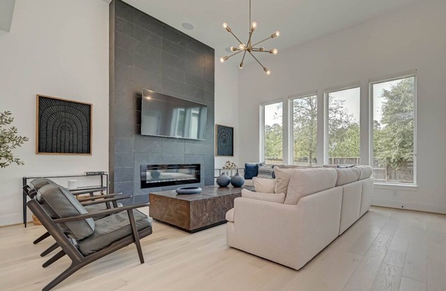 Chic 3bdr modern home + BBQ in The Woodlands