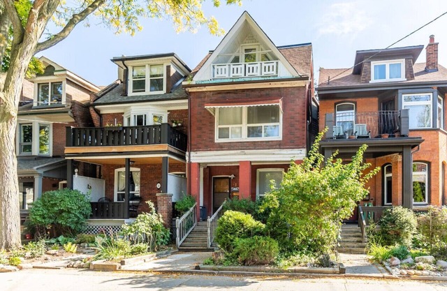 Chic 3BR apartment in Queen West, Downtown Toronto