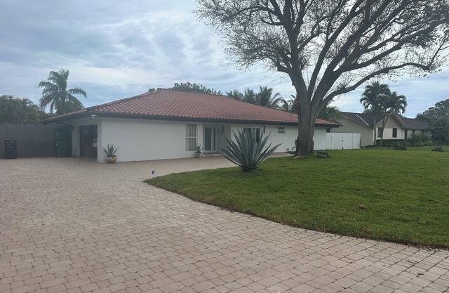 Chic 4-bedroom villa with WiFi, AC in marvelous Miami