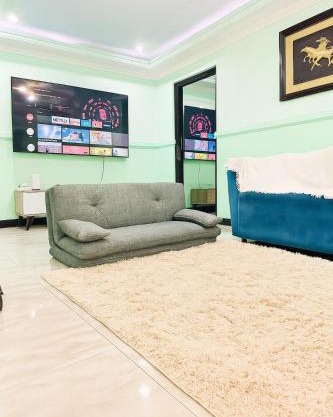 Chic 4BR 15 Pax Euro-Inspired Home, Malolos