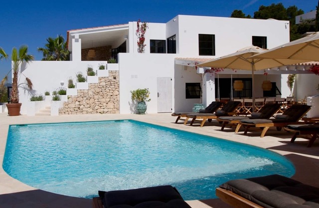 Chic 6 Bedroom Retreat in Cap Martinet, 1063