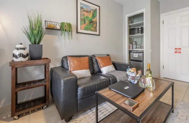 Chic & Affordable Ybor Studio steps from 7th Ave