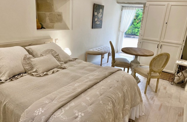 Chic and cosy studio in a Périgord noir hamlet, near Hautefort/Montignac