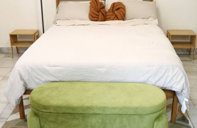 Chic and Cozy Studio in lovely South Hill Village