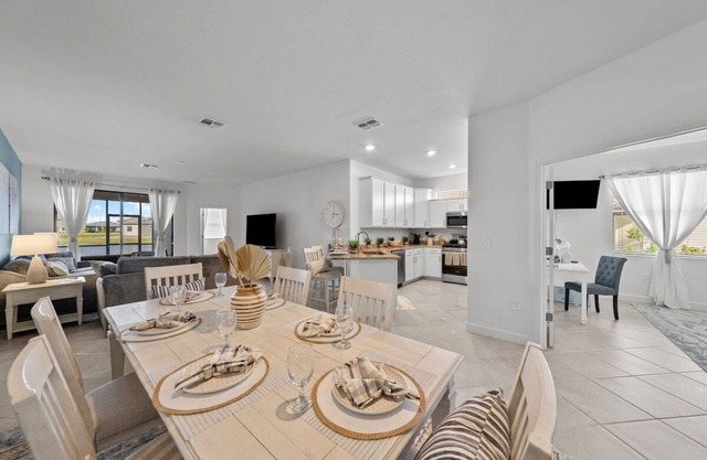 Chic and elegant waterfront home in Lorraine Lakes - Patsgang