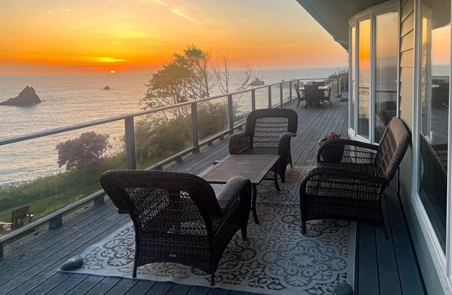 Casa elegante y grande con bañera de hidromasaje privada, vistas al océano y la playa, acceso a la playa y más