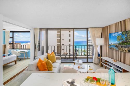 Chic and Upscale Waikiki Beach Ocean View with Parking