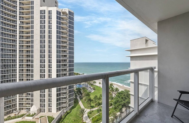 Chic apartment in brilliant Sunny Isles Beach with AC, fitness room