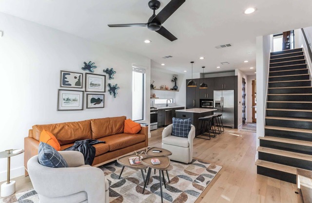 Chic Austin Getaway – Brand New w/ Rooftop Patio!