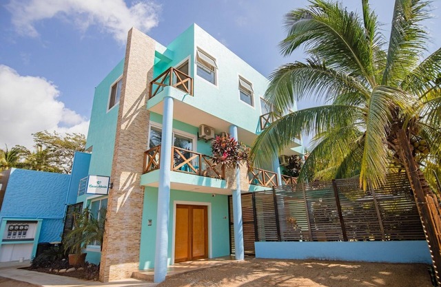 Moderna y tranquila casa de playa a 100 m del océano, entre La Punta y Zicatela.