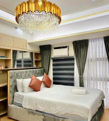 Chic BGC Stay - Hotel Vibes