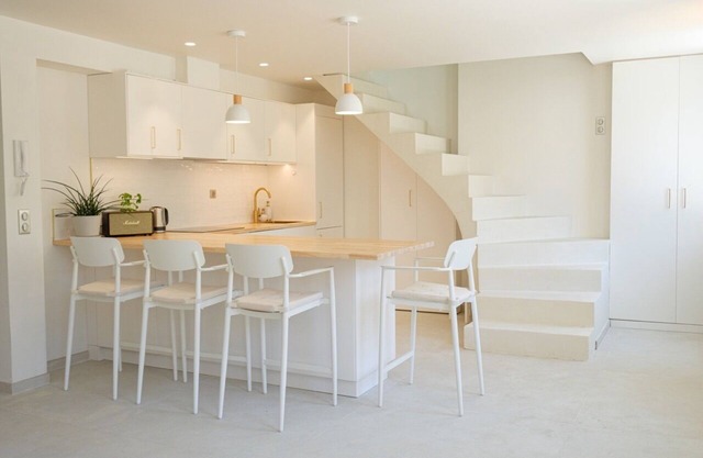 Chic, bright & very well located
