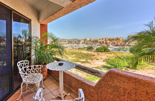 Chic Cabo San Lucas Getaway Less Than 2 Miles to Beaches!