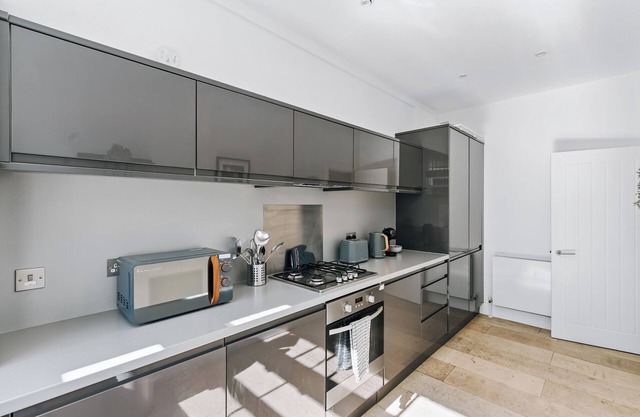 Chic City Escape | 2-Bedroom Flat with Lift | Heart of London