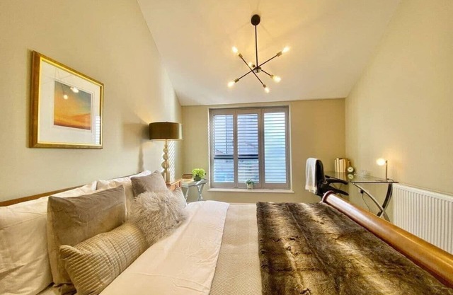 Chic Clifton Home – inviting décor & outdoor space