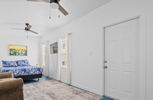 Chic Coastal Studio - Newly Renovated