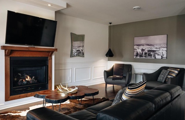 Chic condo at the foot of the slopes of Saint-Sauveur