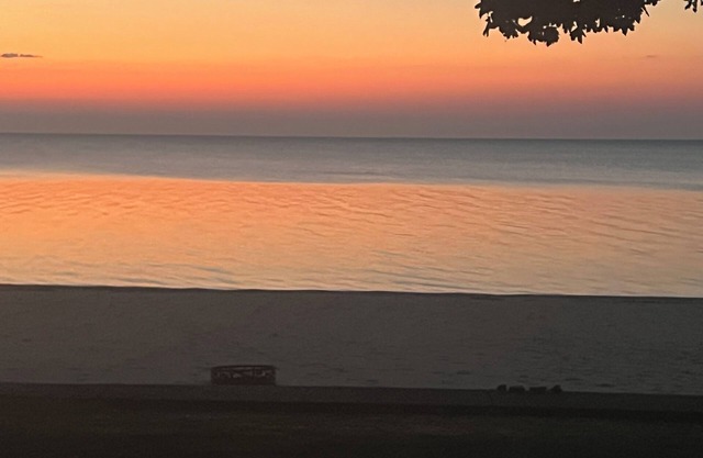 Chic cottage in Tawas City with stunning views