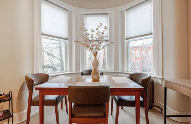Chic Cozy City-bnb Walkable to Major Attractions