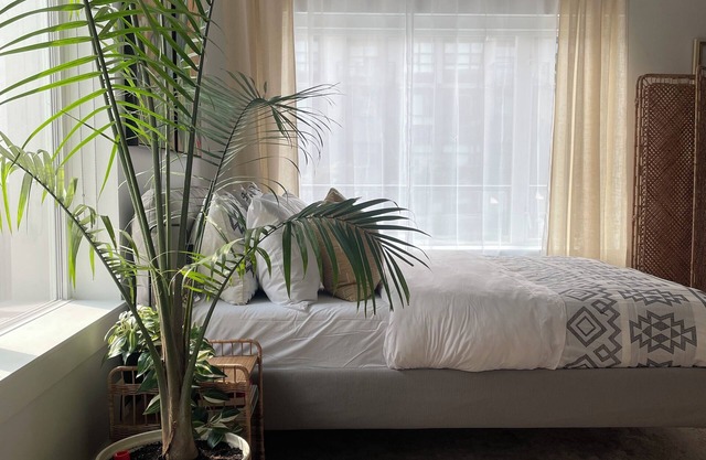 Chic & Cozy Condo North Vancouver 3+ Month Stay