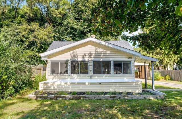 Cozy Modern Home 10 Mins to Downtown & Airport