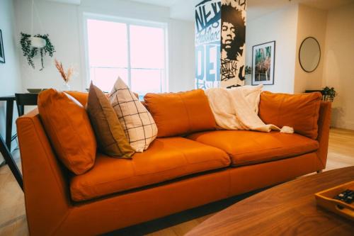 Chic Cozy Retreat - 2BR - Stunning North End Views