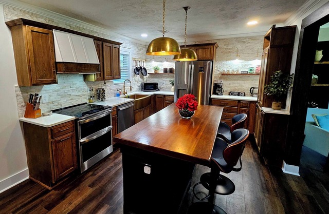 Chic Designer Getaway; NO Carpet; Veteran-Owned
