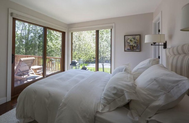 Chic designer ski chalet / kid friendly high end retreat, great for remote work