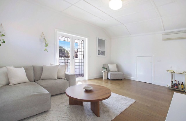 Chic Elwood Escape by Ready Set Stay