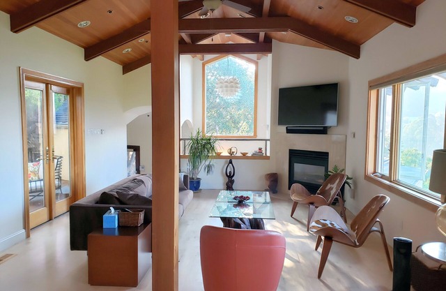 CHIC Y CASA EXCLUSIVA EN AJUSTE TRANQUILO CON VISTAS MAGNÍFICAS