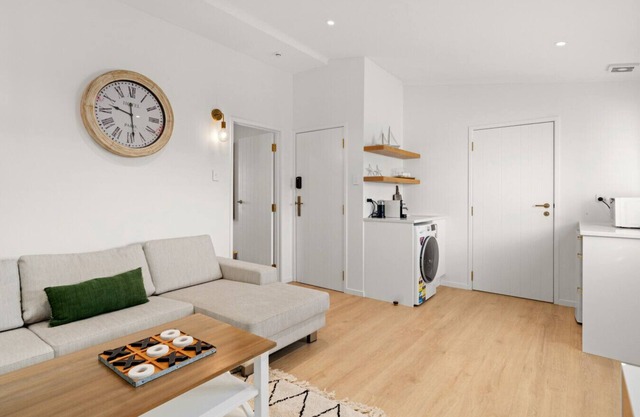 Chic Exec Apart w/Free Parking, Wifi & Netflix