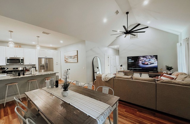 Chic Family - Friendly 3BR Home w/ Pool, Hot Tub & Fire pit near Parris Island