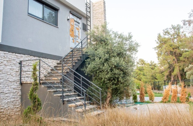 Chic Flat w Garden 1 min to Milas Coast