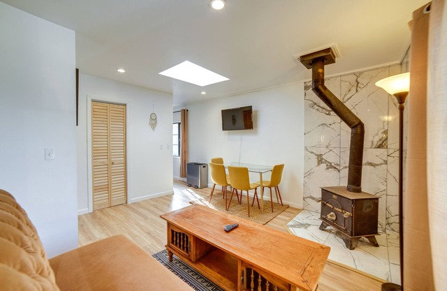 Chic Fort Bragg Vacation Rental - Walk to Beach!