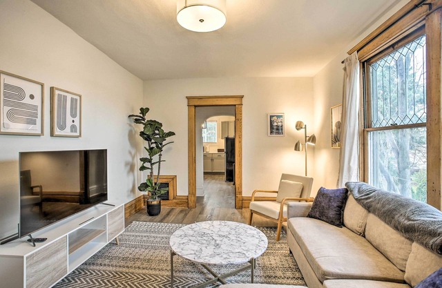 Chic & Historic Apt: 1 Mile to Dtwn Spokane!