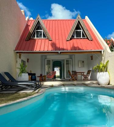 Chic Home with Private Pool, 1 min to Beach