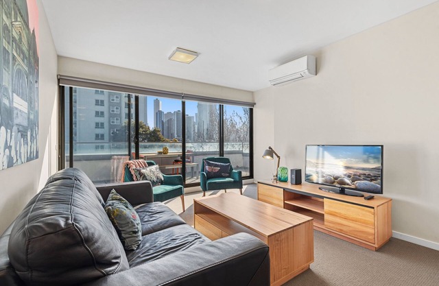 Chic Inner City Convenience, with Secure Parking