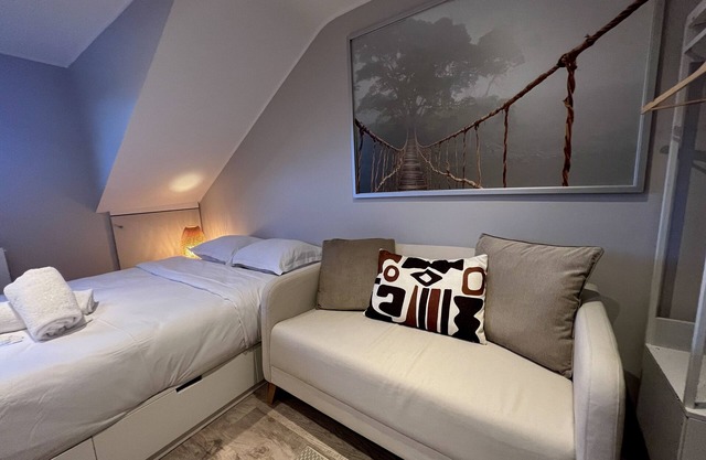 Chic Loft Studio Apt Close to Town