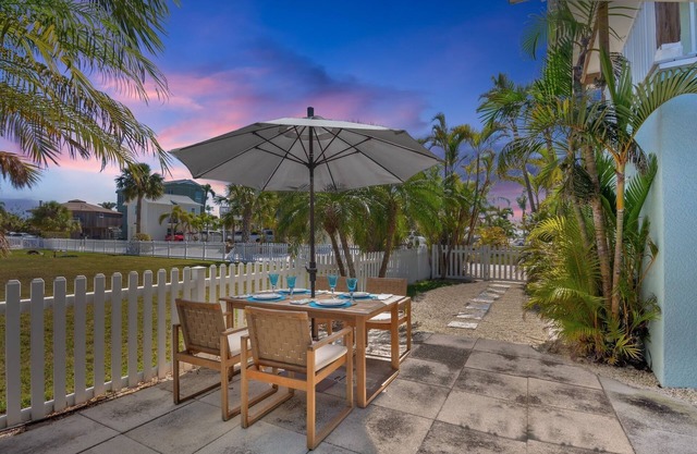 Chic Longboat Key Retreat, Close to Beach and Dining!