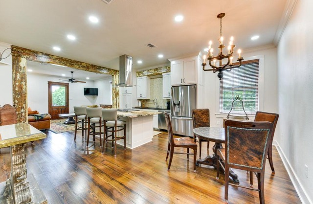 Chic Louisiana Retreat - Balcony and River Views!