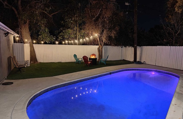 *Chic Lux New Build w/ Htd Pool, Firepit, BBQ*
