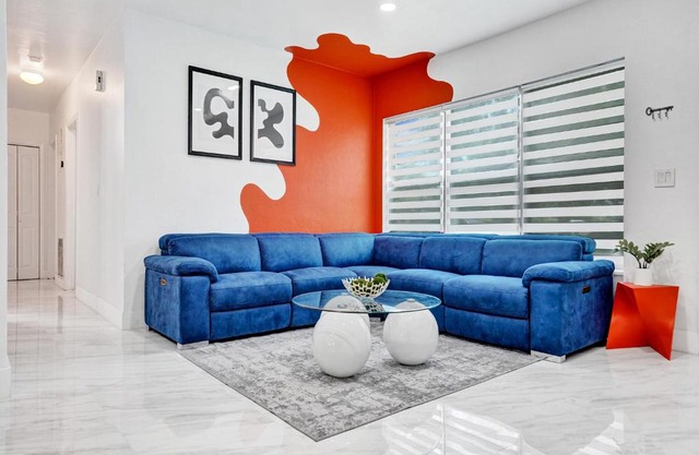 Chic Miami Escape- 4 Bedrooms, Game Room, Fire Pit, Pergola