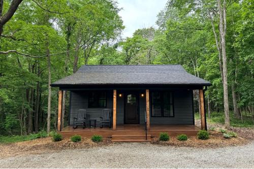Chic Modern Cabin with Jacuzzi Ideal for Couples in Carbondale, Illinois