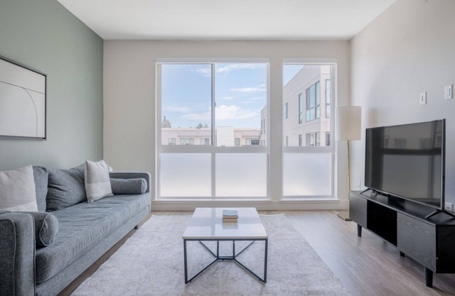 Chic Mountain View 1BR w/ Gym, Pool & A/C, nr Shopping, by Blueground