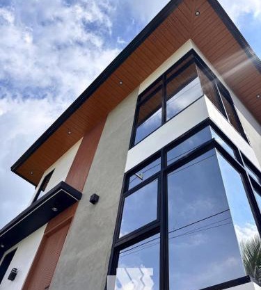 Chic New Build Retreat House near Tagaytay