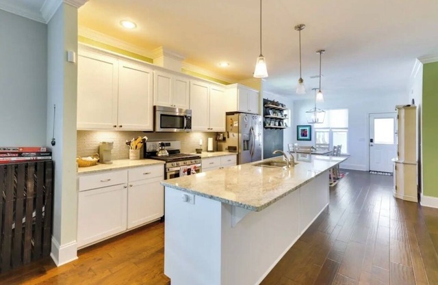 Chic, new house Minutes from capital/FSU