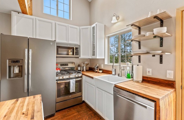 Chic, Posh, Bohemian Mountain Loft. Walk to Downtown & NAU!