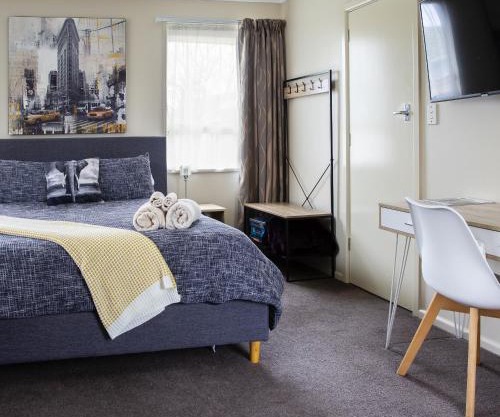 Chic Private Studio 5 mins from Airport and shops